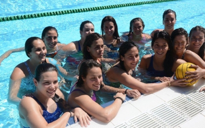 L'equip femení de waterpolo pot guanyar demà un nou títol de lliga